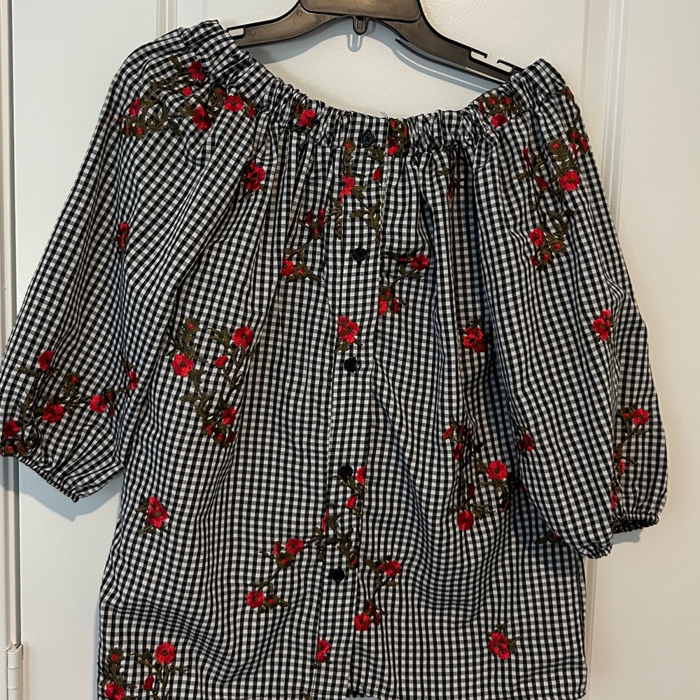 NWOT size M Mirror‎ Image Button Front Blouse